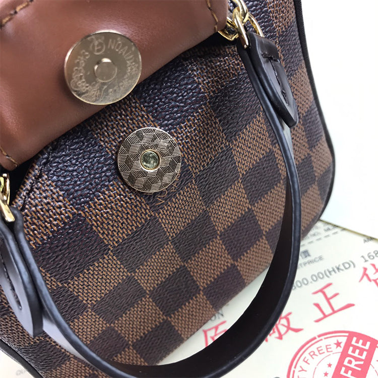 1E870B  Fashionable leather bag 