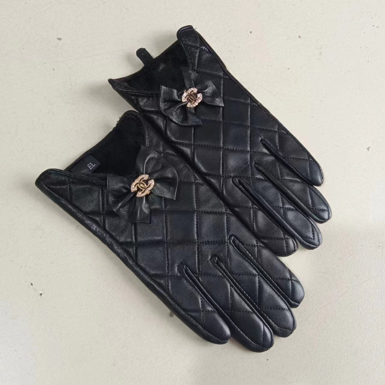 24C86S   Fashion gloves