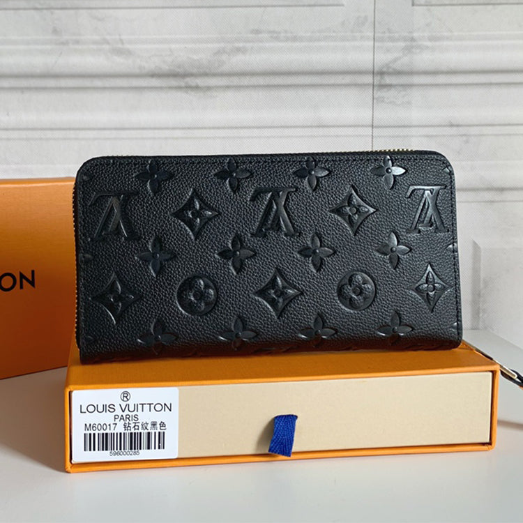 1E06B  Fashionable leather wallets