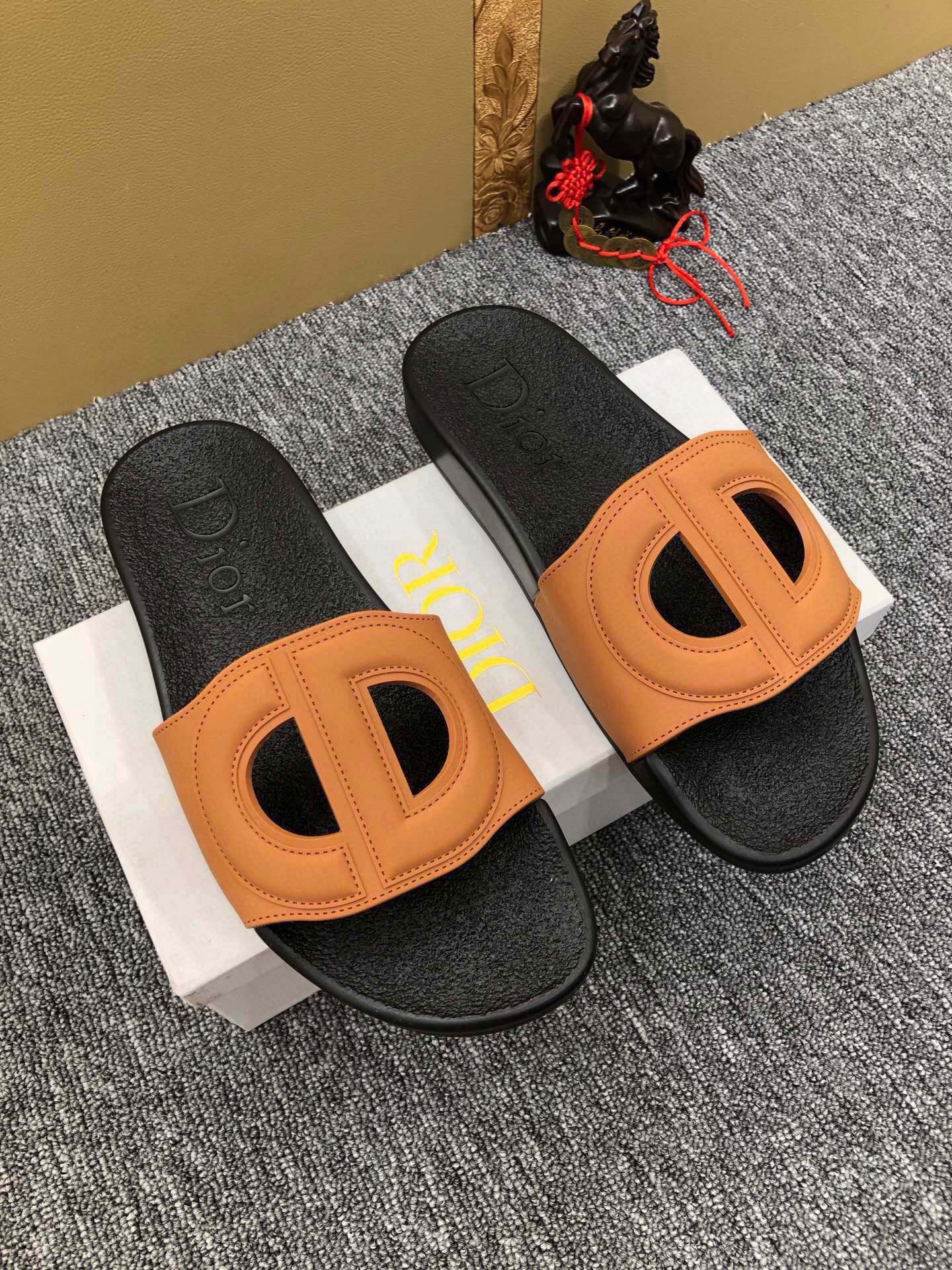 54D51Z    fashion slippers