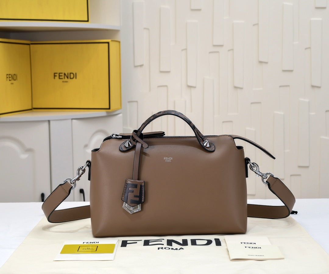 2XF331B  Fashionable leather bag 