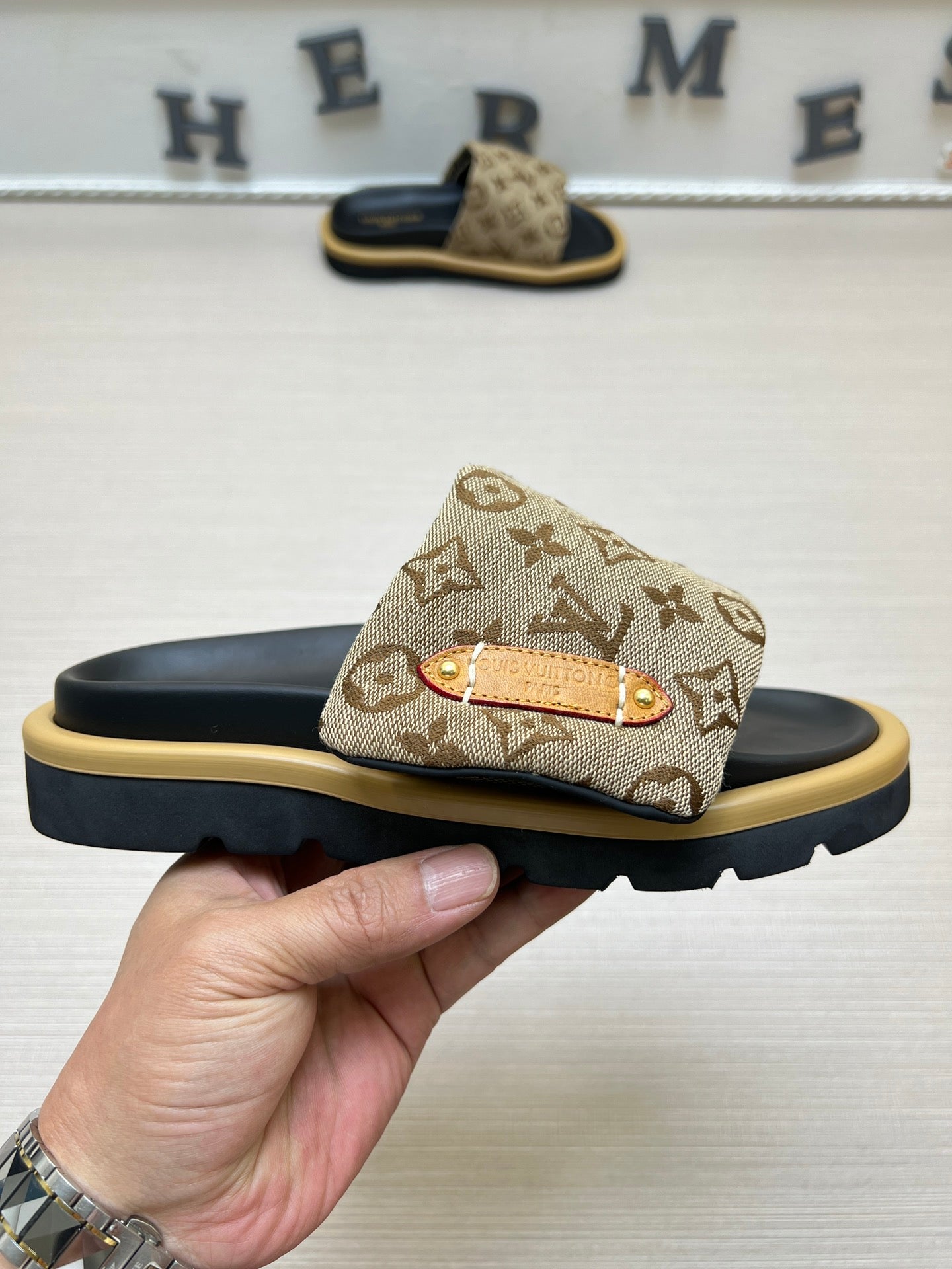 54E100Z    fashion  slippers Sole thickness 5cm