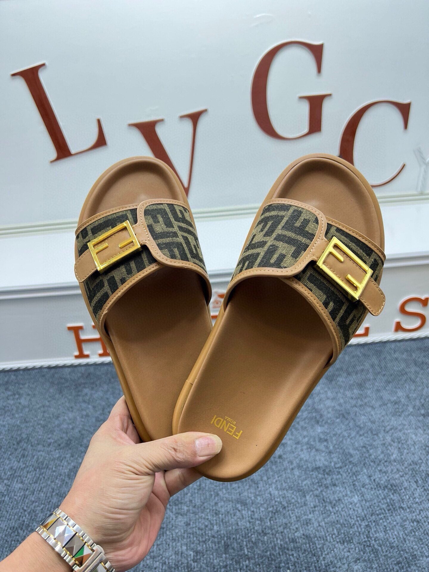 54F37Z  fashion slippers