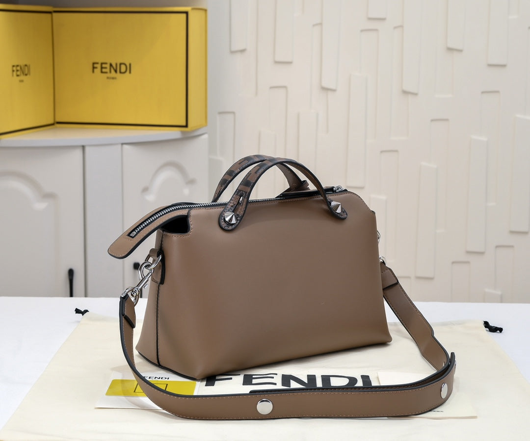 2XF331B  Fashionable leather bag 