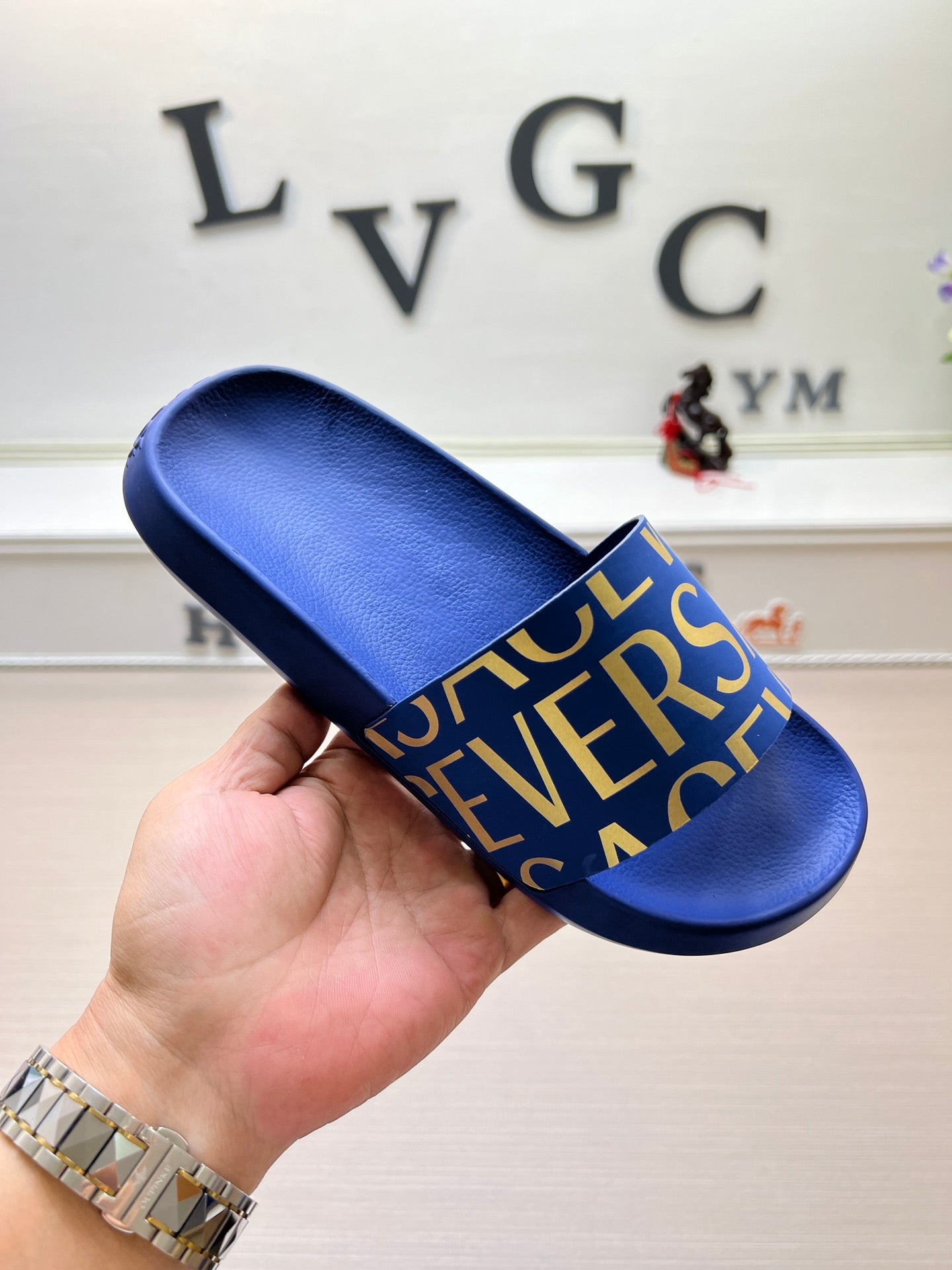 54V108Z  fashion  slippers