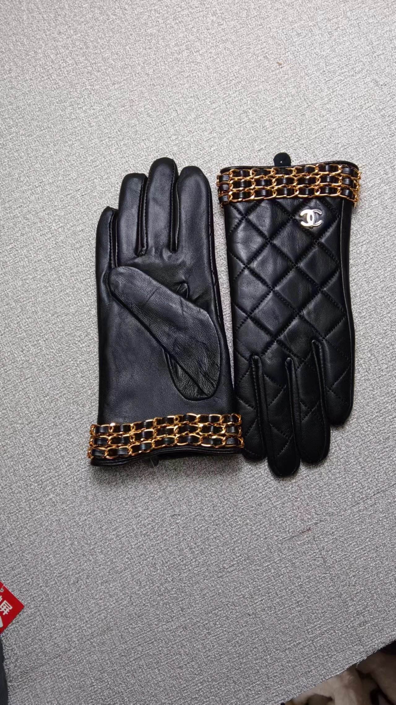 24C78S   Fashion gloves