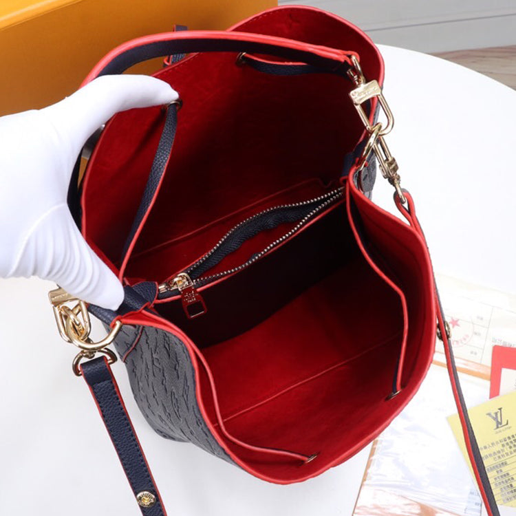 1E81B  Fashionable leather bag 