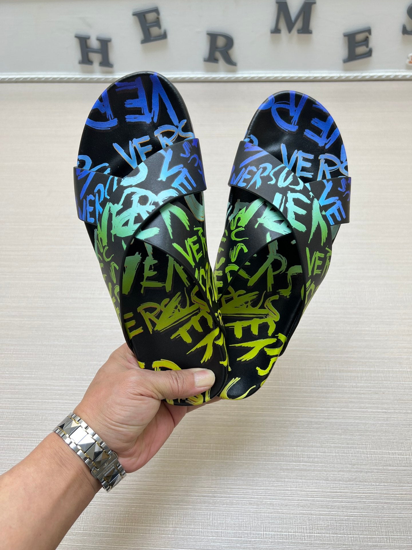 54V95Z  fashion  slippers