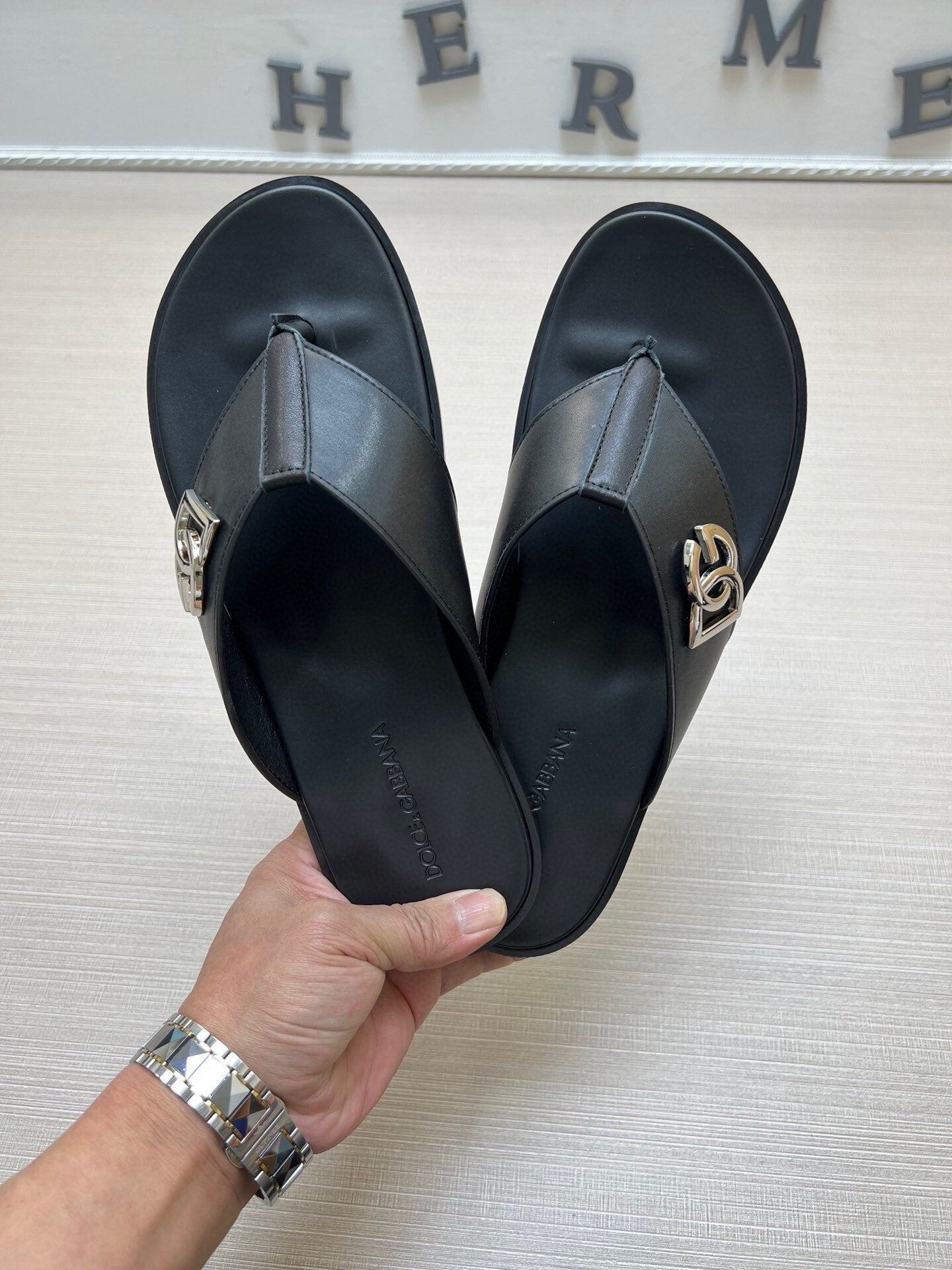 54A19Z    fashion slippers