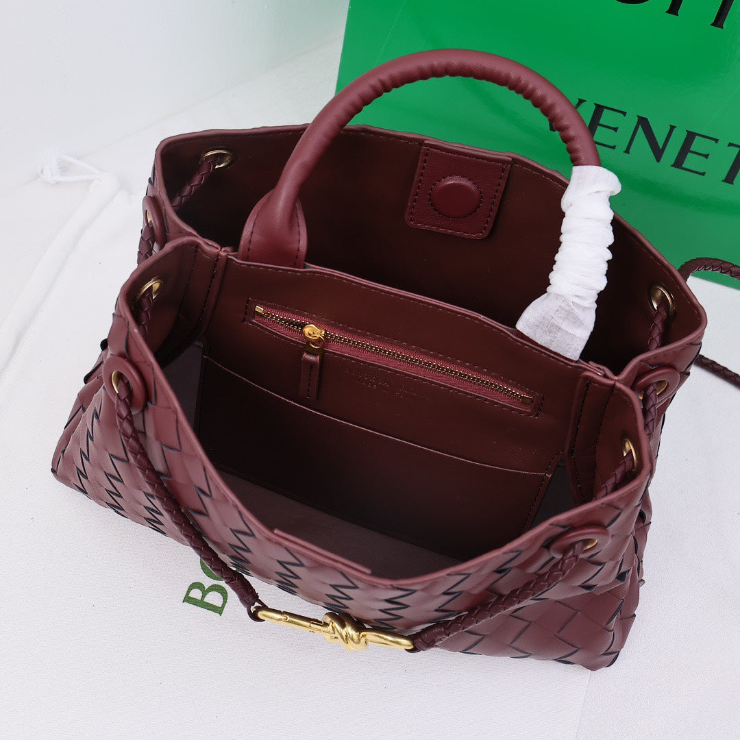 1XA81B (Fashionable leather bag )