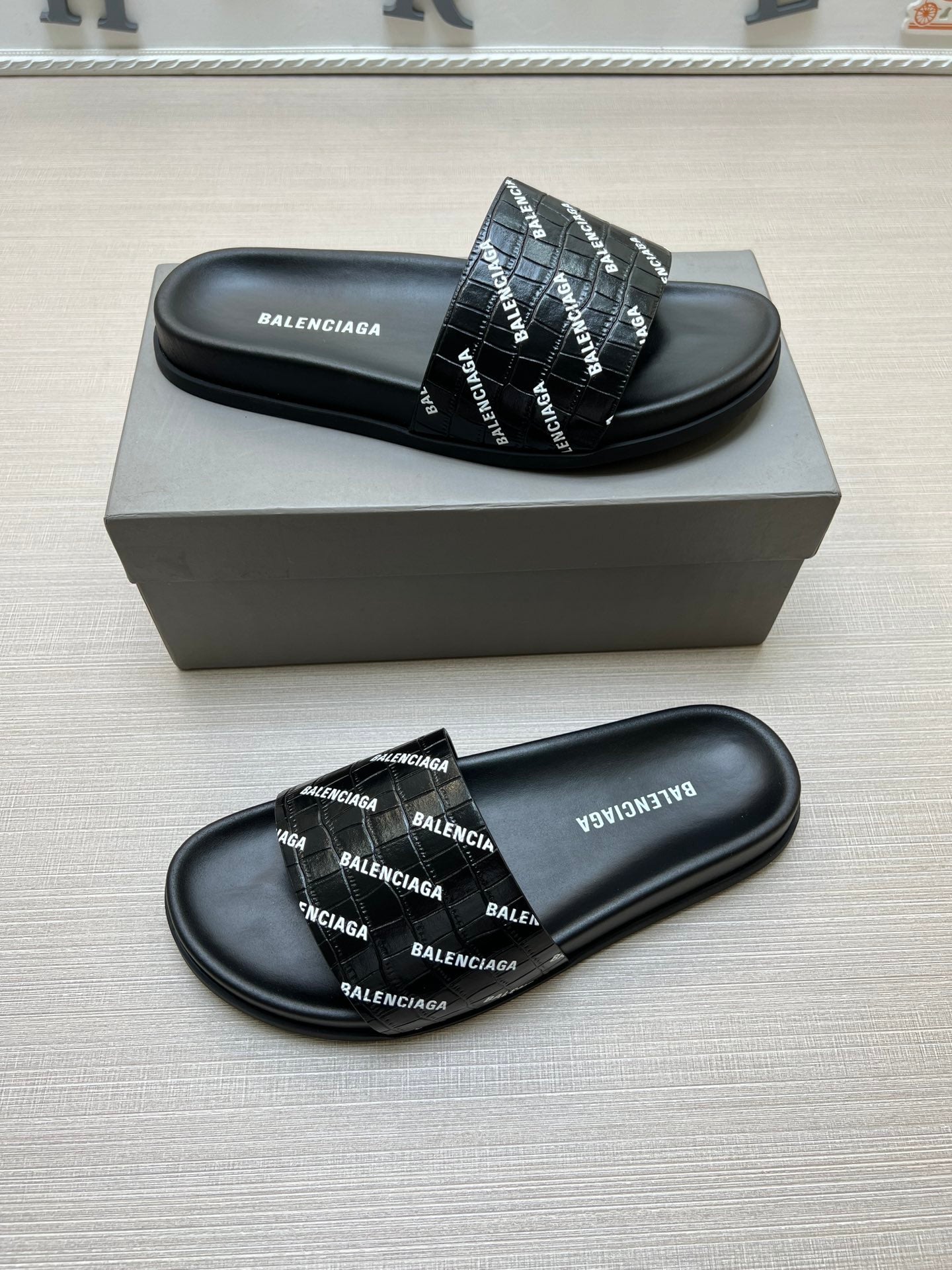 54J99Z   fashion  slippers