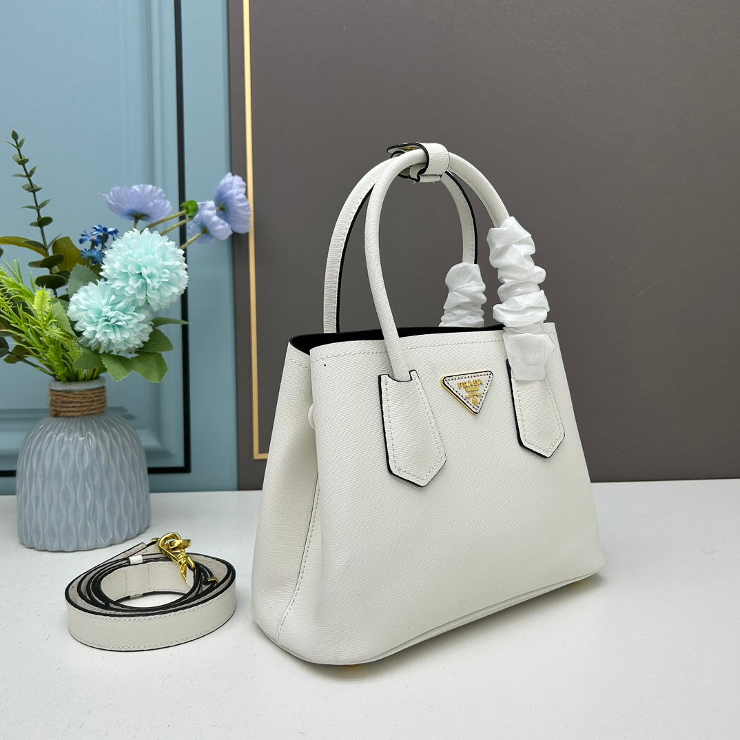 1XPD115B  Fashionable leather bag 