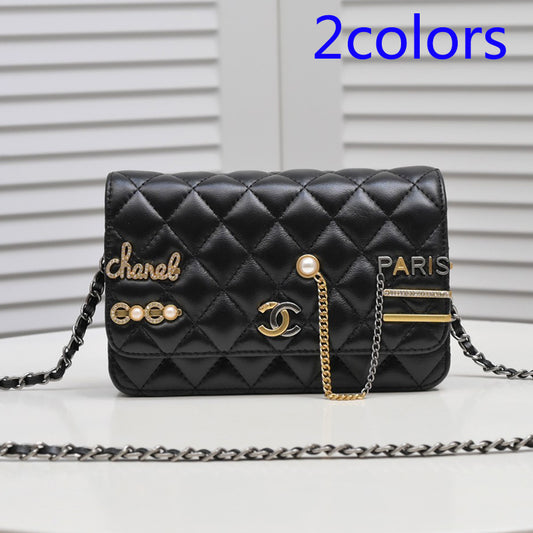 1XC263B  Fashionable leather bag 