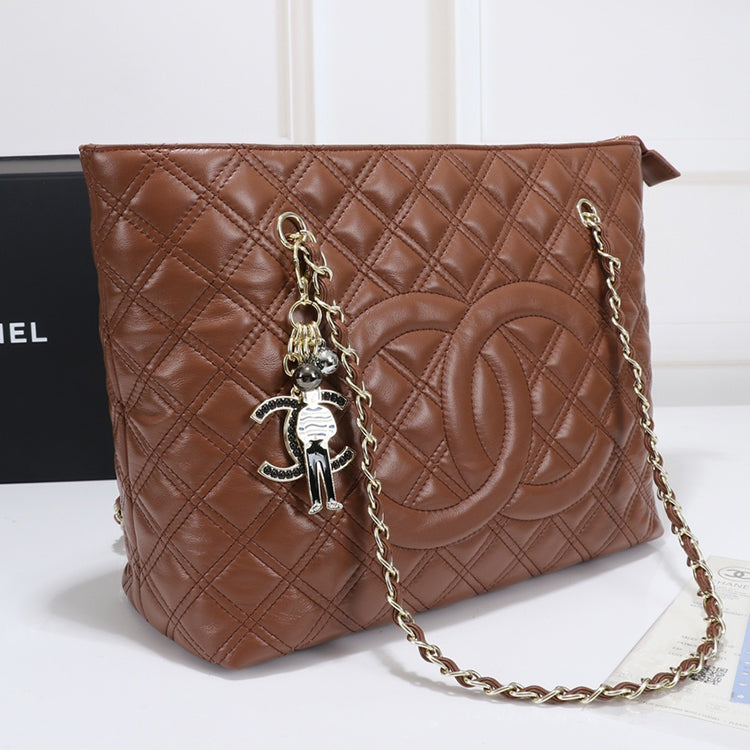 55C2B  Fashionable leather bag 