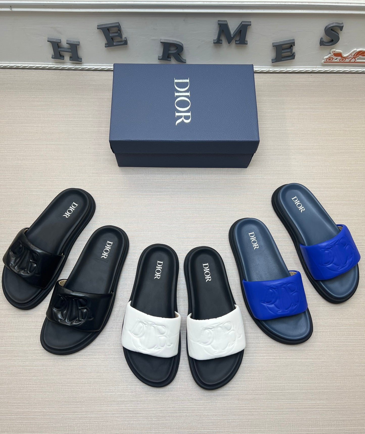 54D167Z  High quality leather slippers