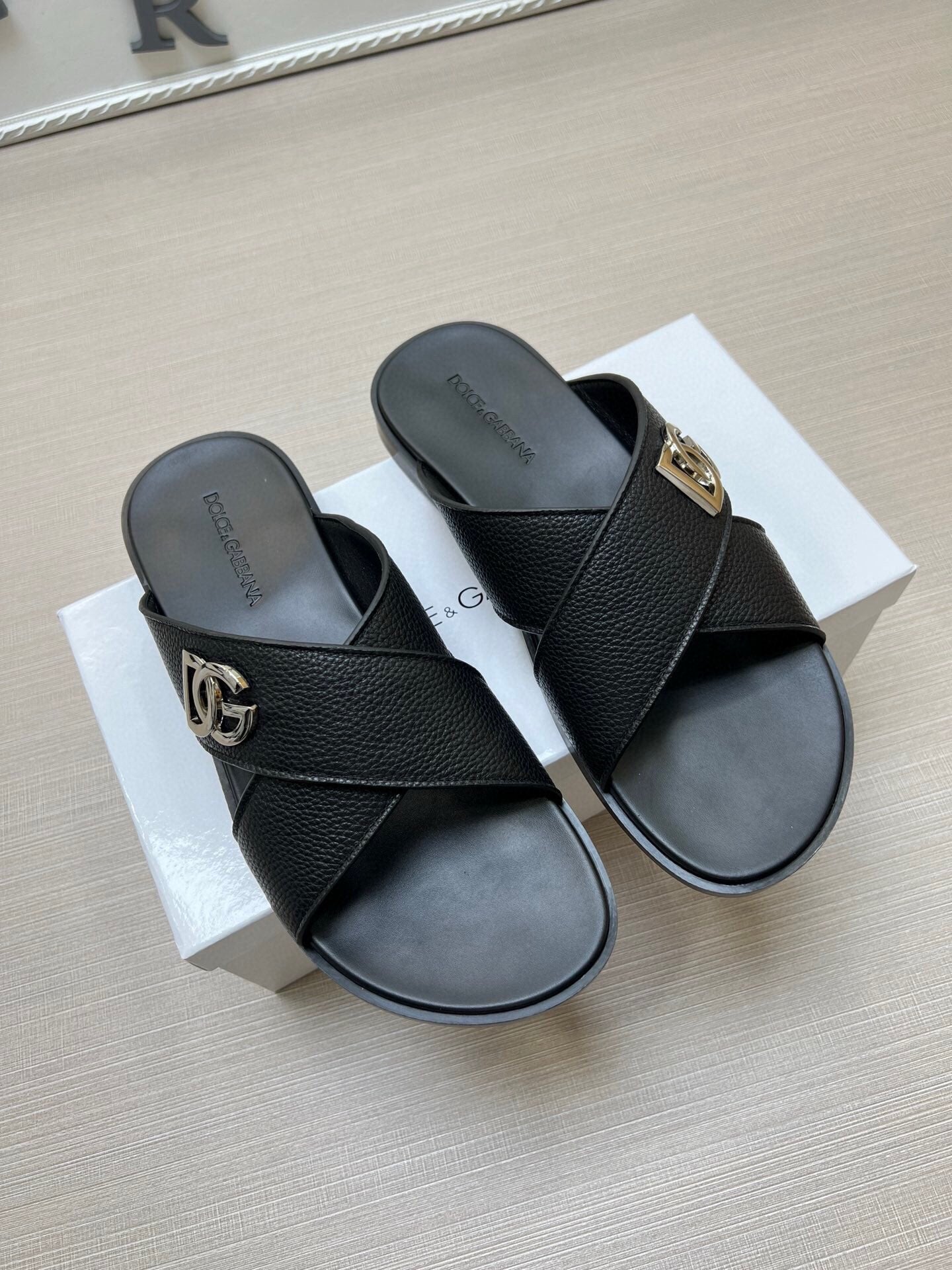 54A20Z   fashion slippers