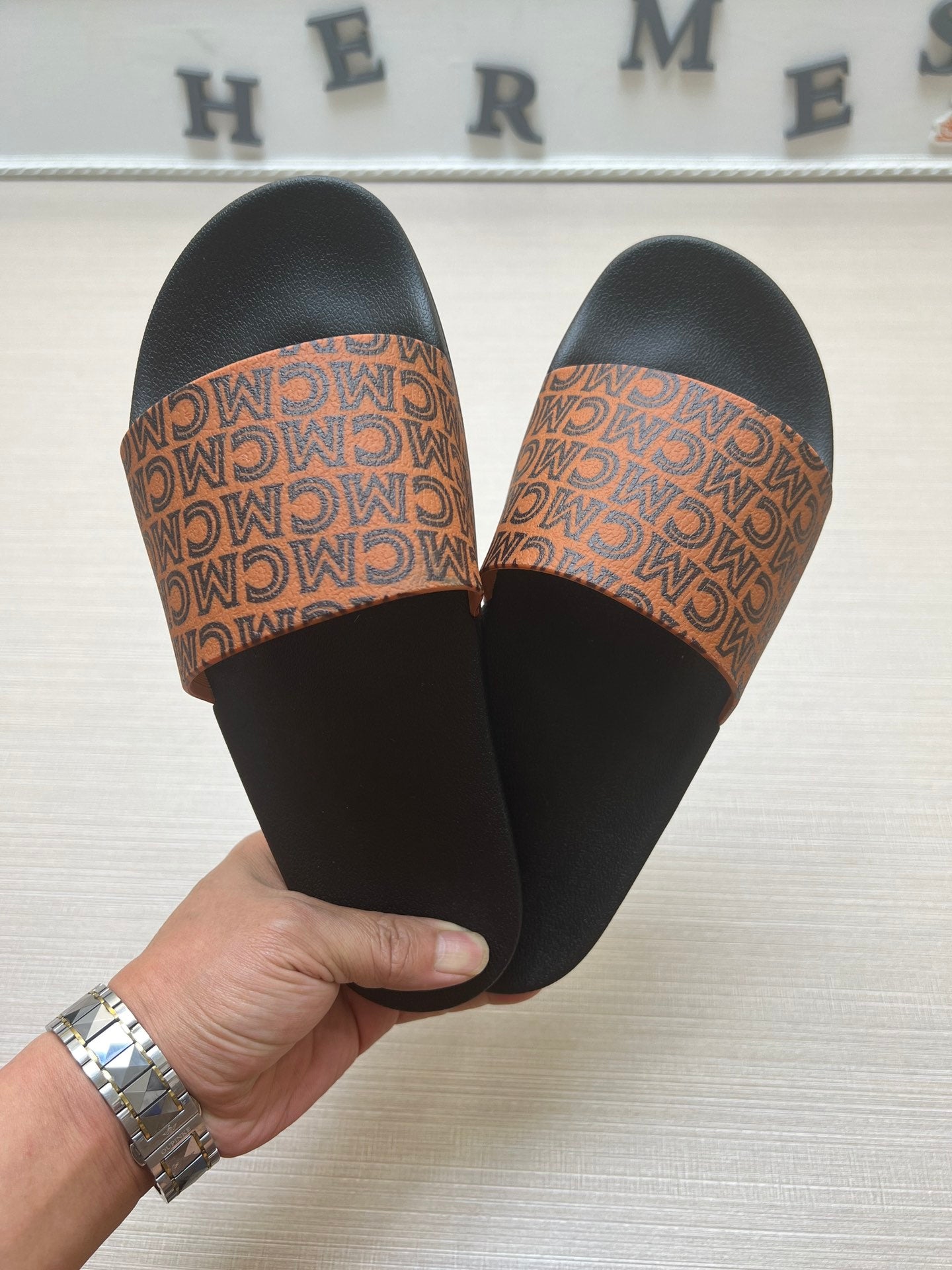 54M45Z   fashion slippers