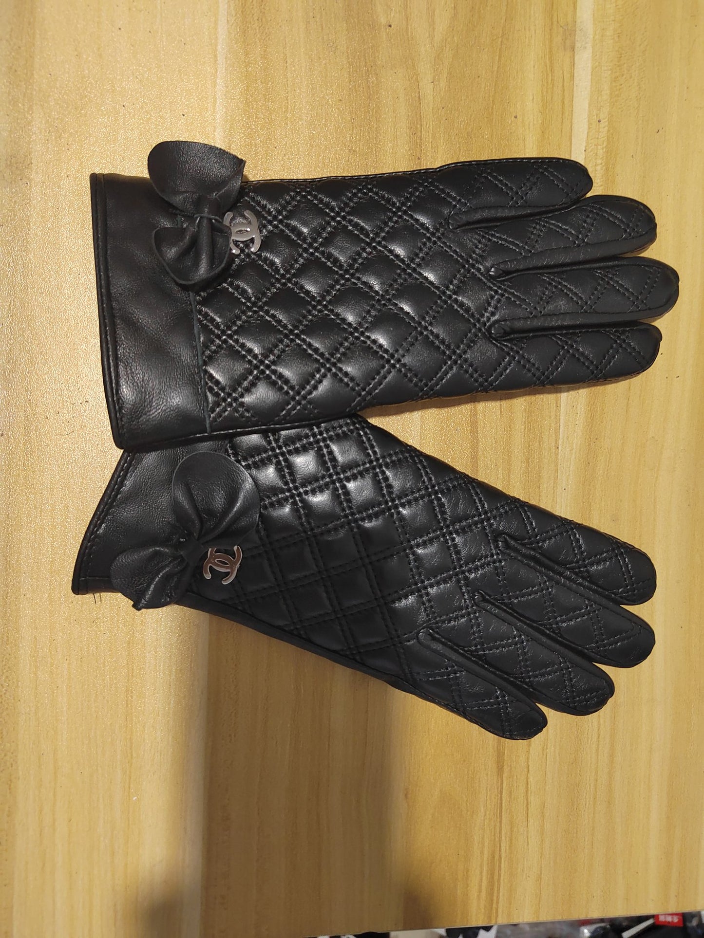 24C79S   Fashion gloves