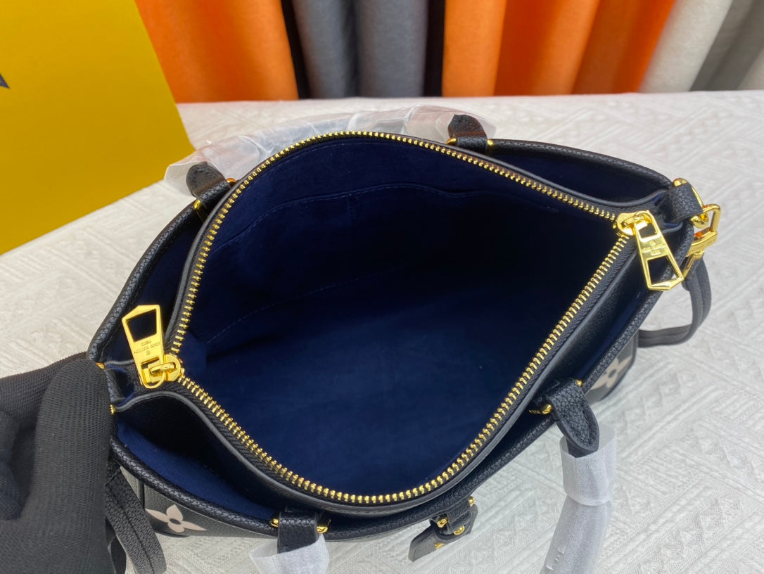 2XE174B  Fashionable leather bag 