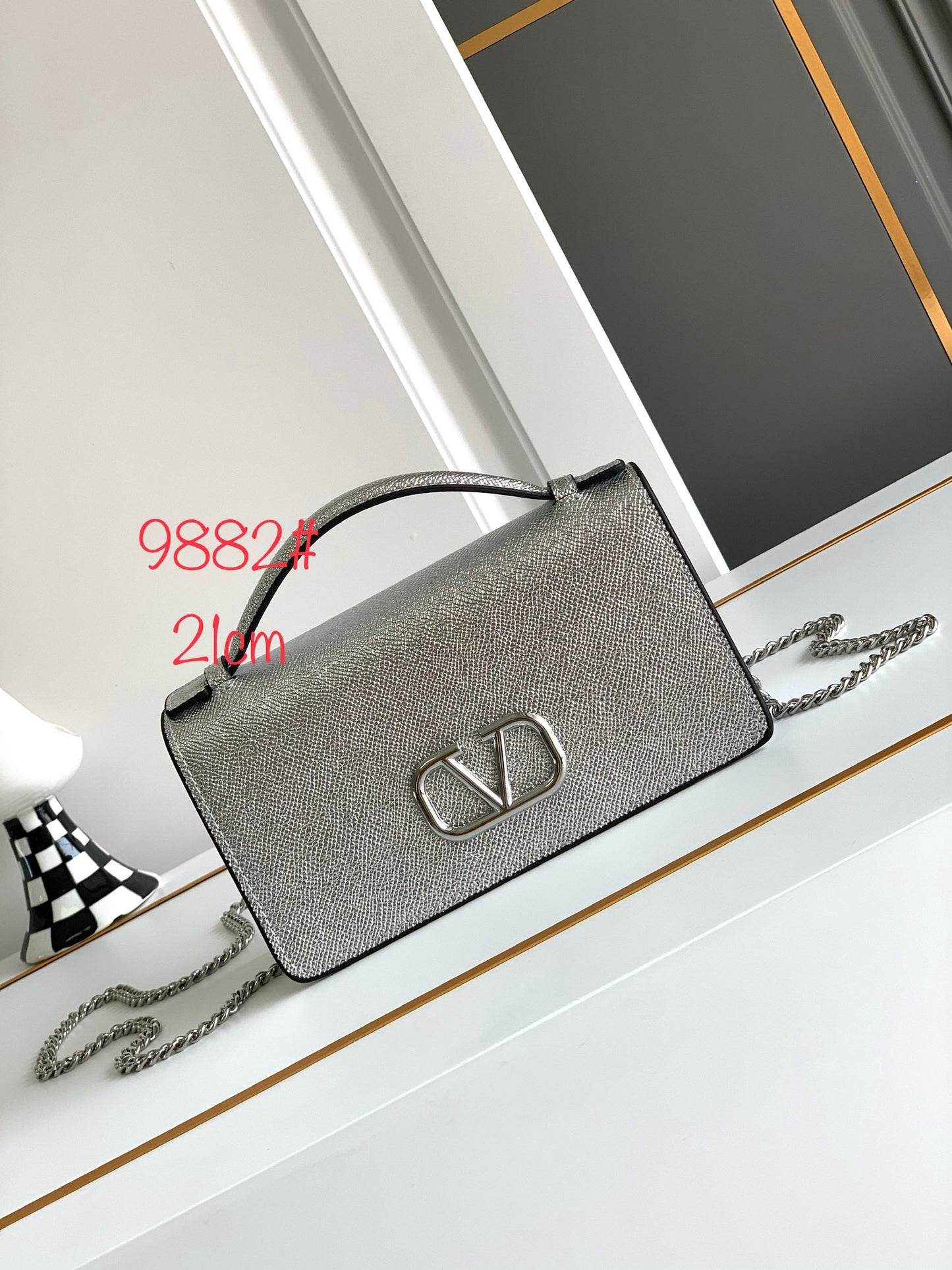 1XVL272B  Fashionable leather bag 