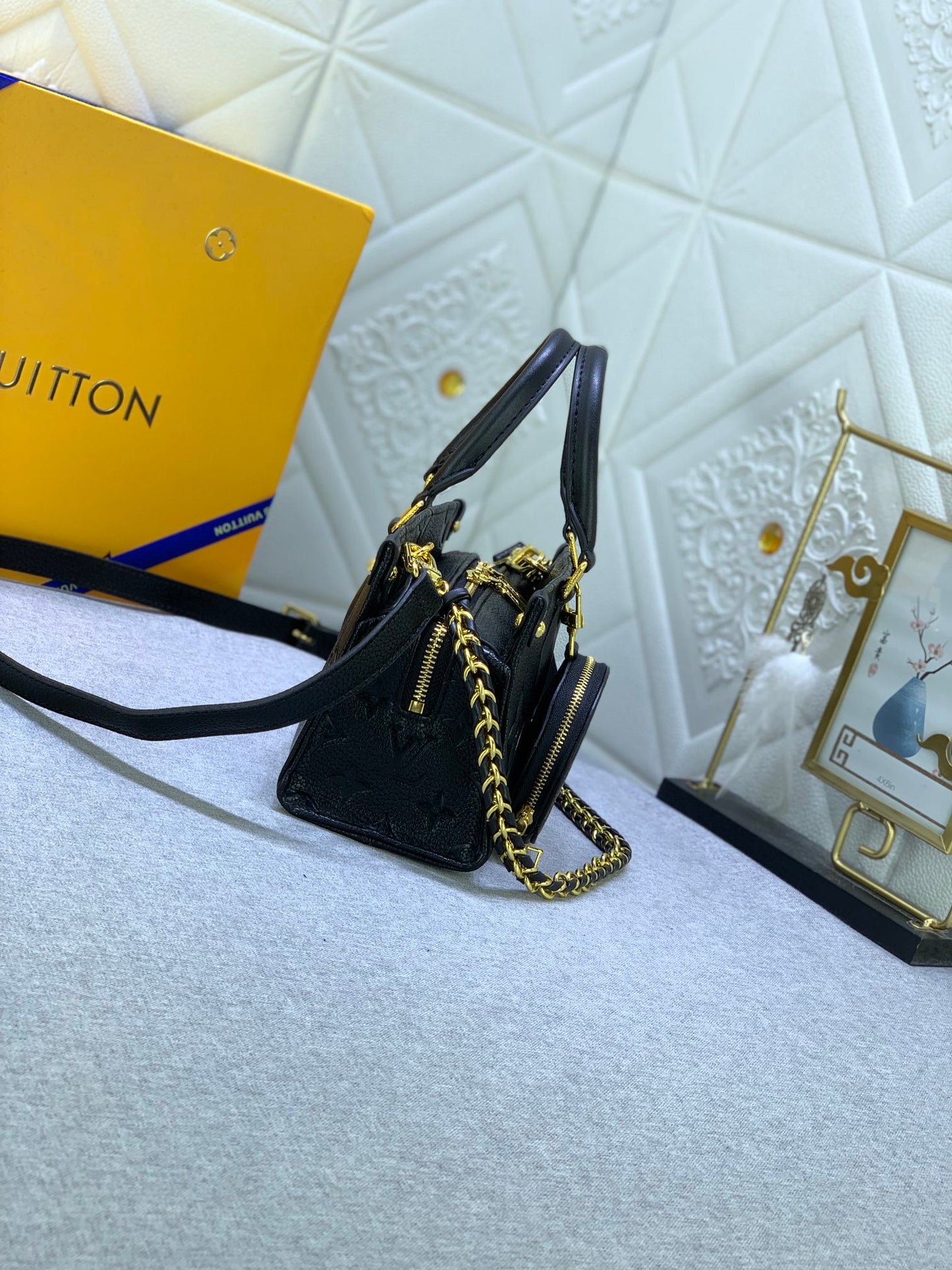 2XE320B  Fashionable leather bag 