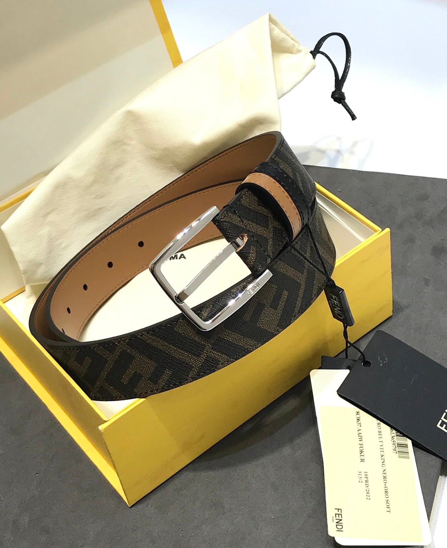 14F79P   (High quality leather belt With full package)