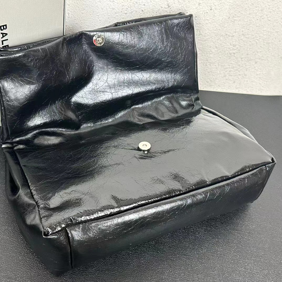 1XJ375B  Fashionable leather bag 