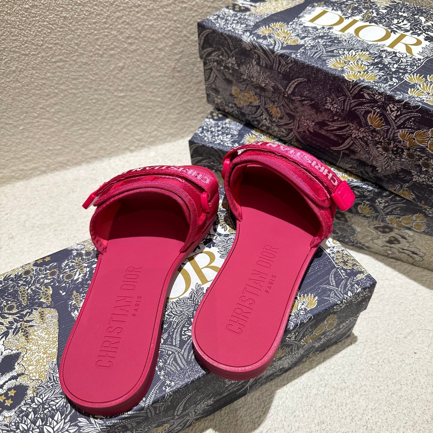 14D16Z   fashion slippers