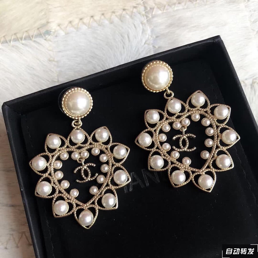 14C72E  Fashionable and high quality earrings