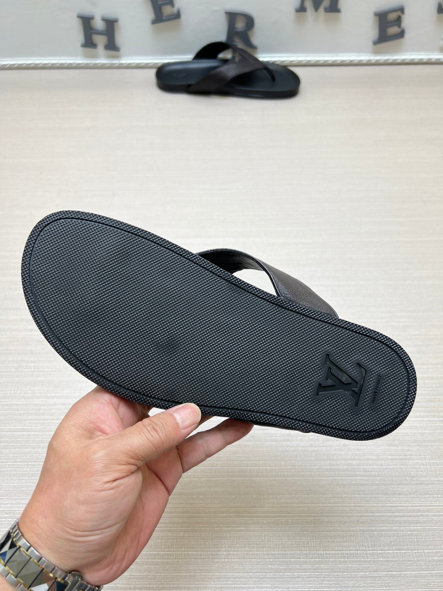 54E85Z   fashion slippers