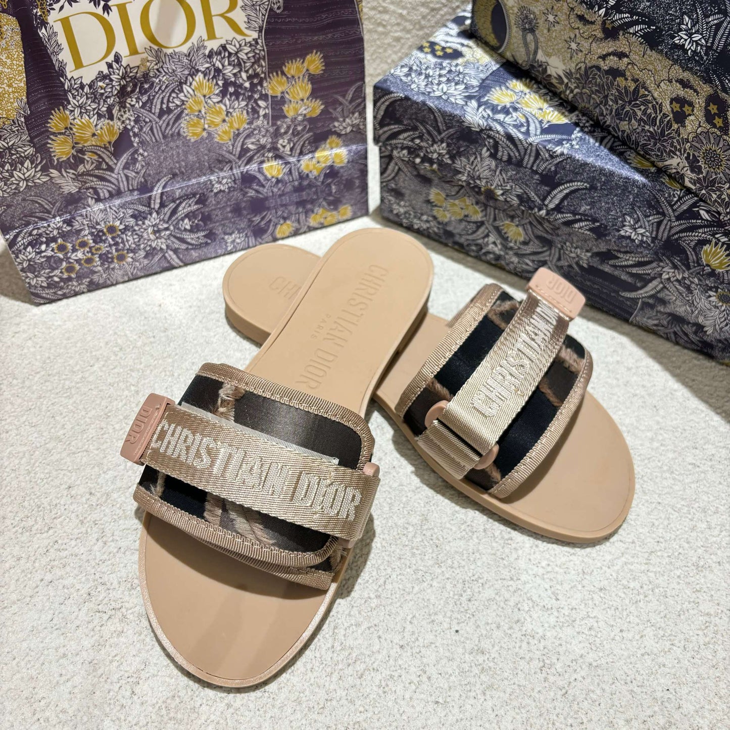 14D17Z   fashion slippers