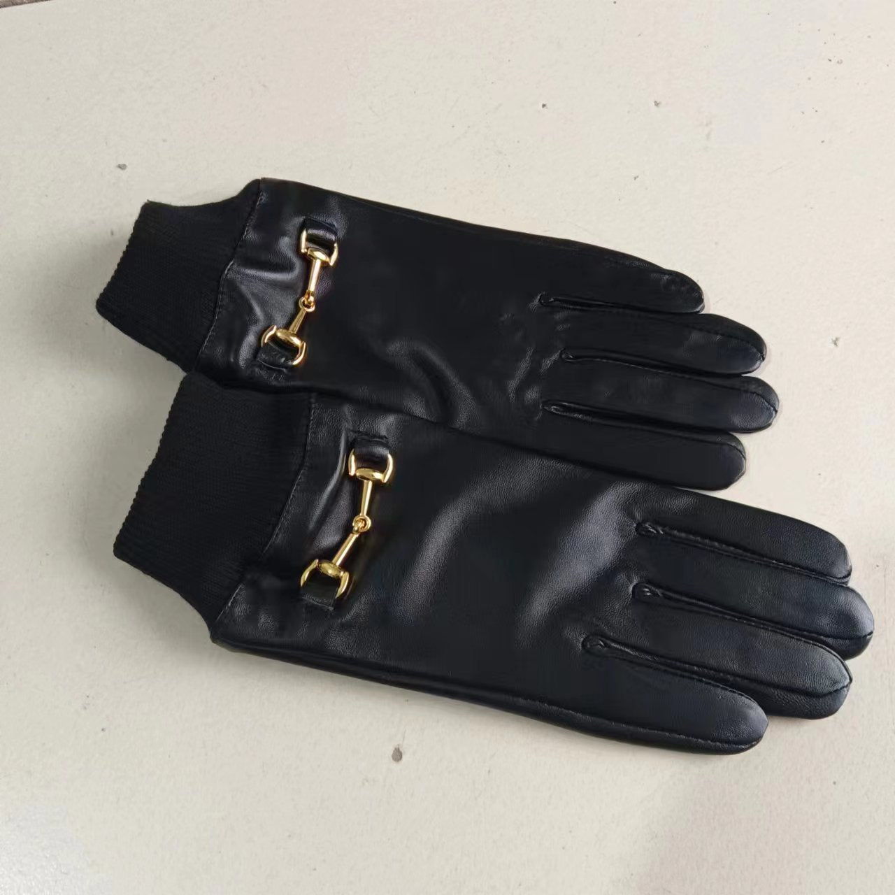 24A87S   Fashion gloves