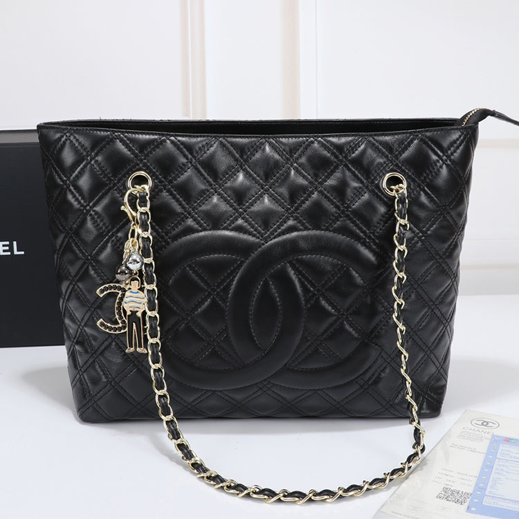 55C2B  Fashionable leather bag 