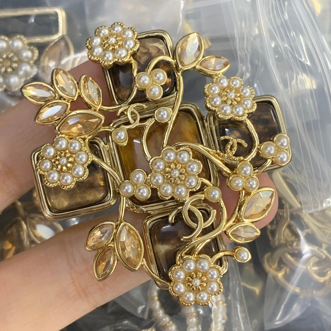 84C55X  Fashionable and high quality  Brooch