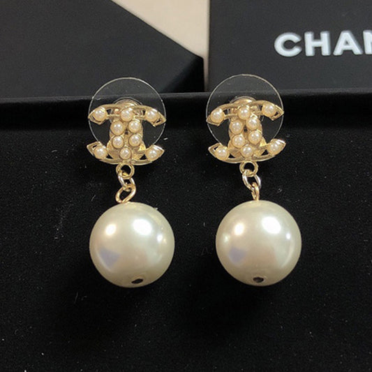 14C38E  Fashionable and high quality earrings