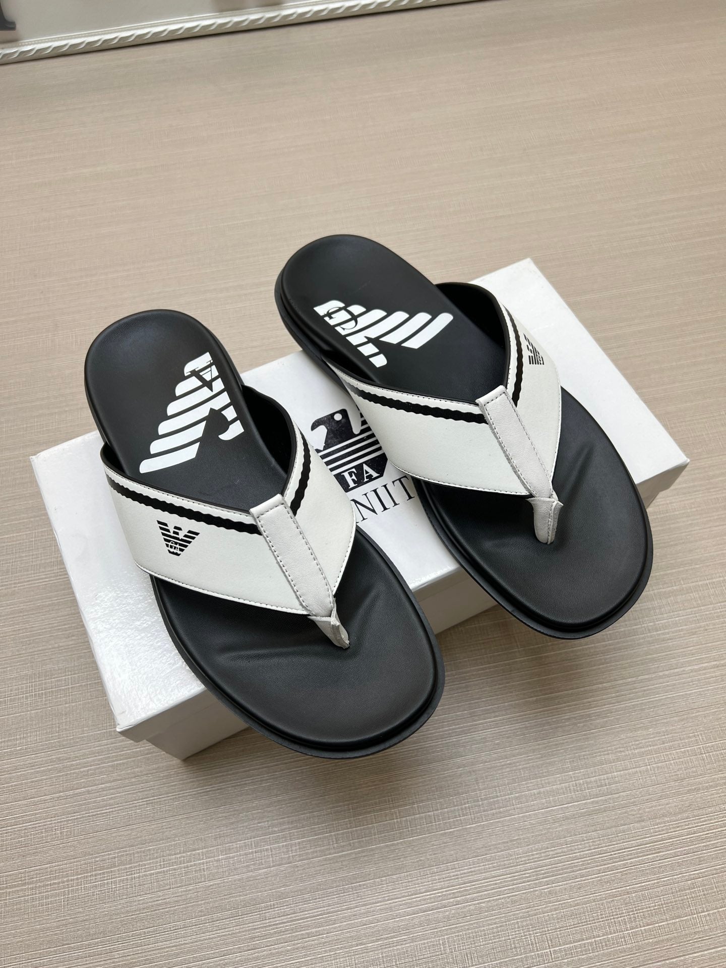 54A103Z    fashion  slippers