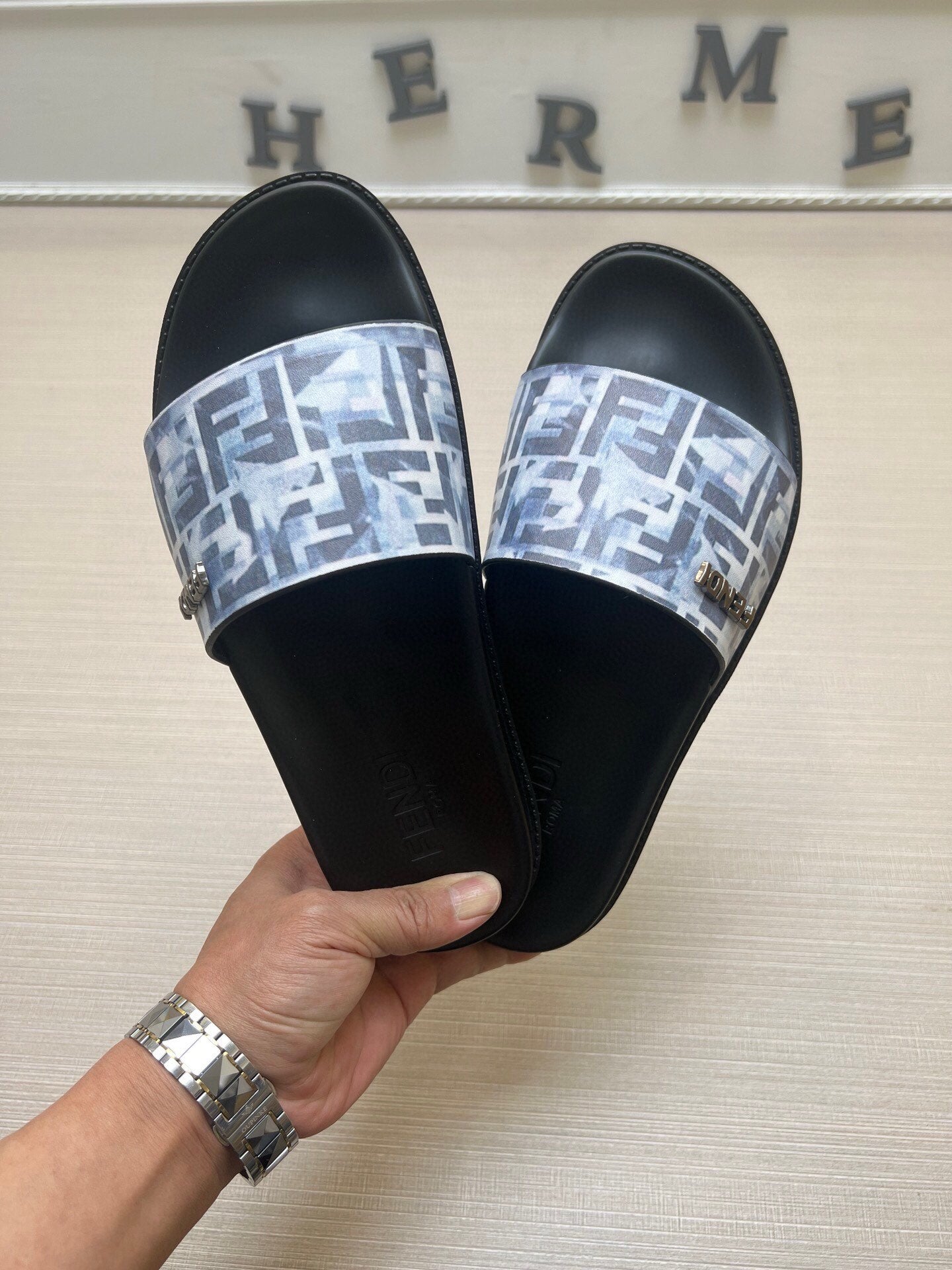 54F15Z   fashion slippers