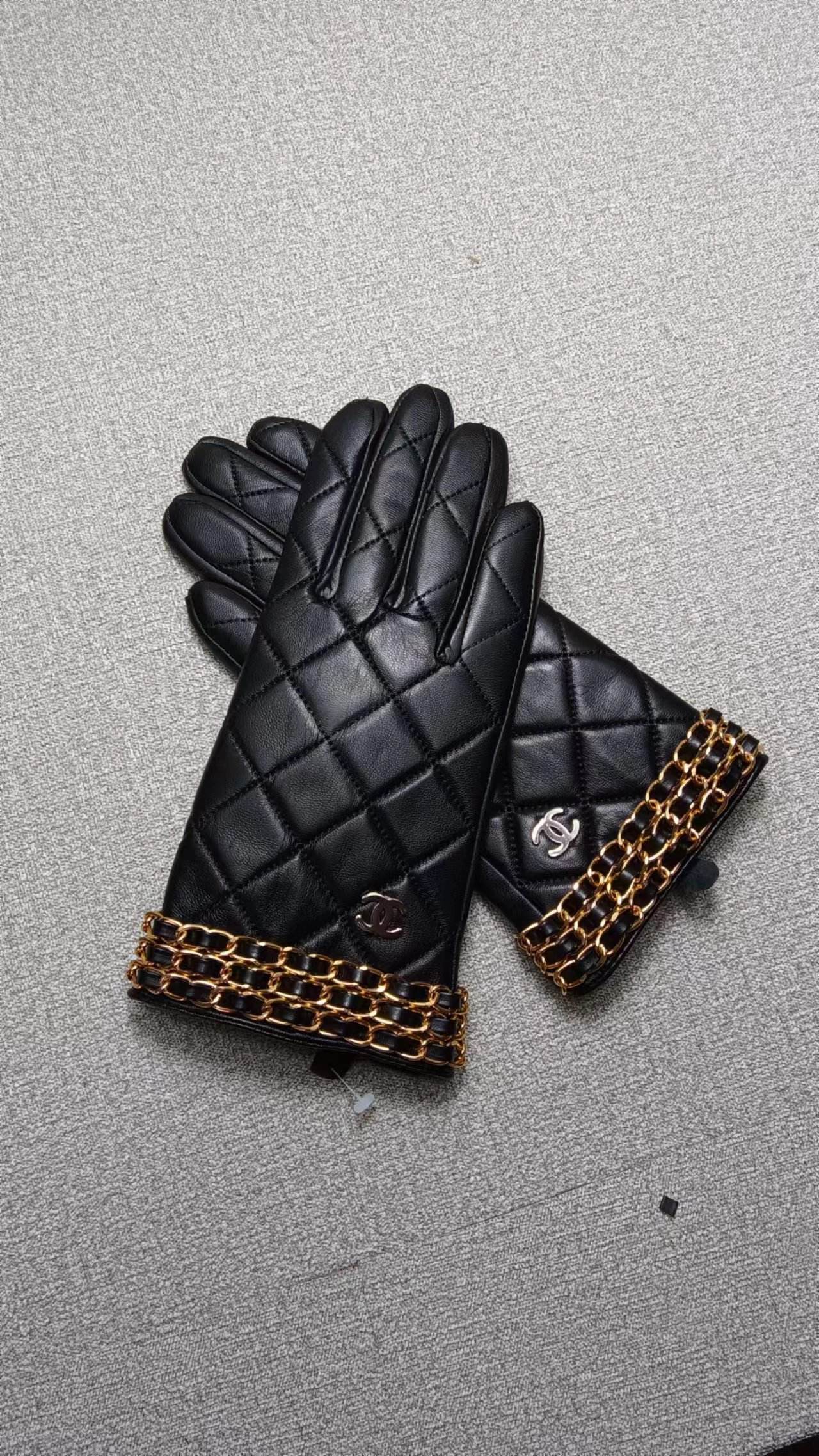 24C78S   Fashion gloves