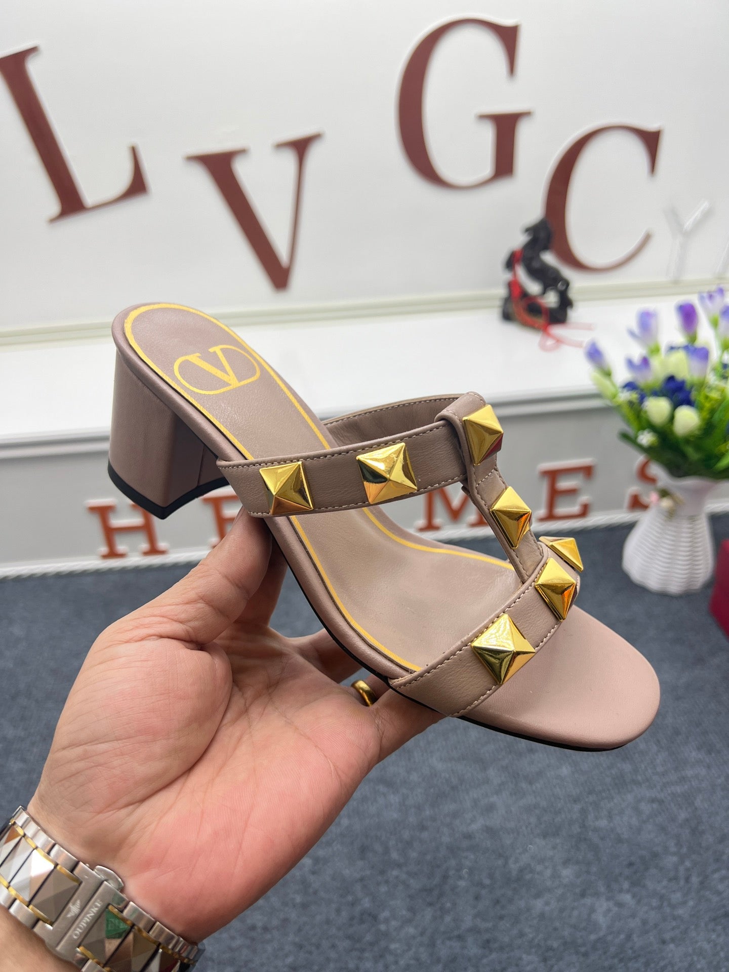 1: 1 High quality leather sandals 5YVL65Z