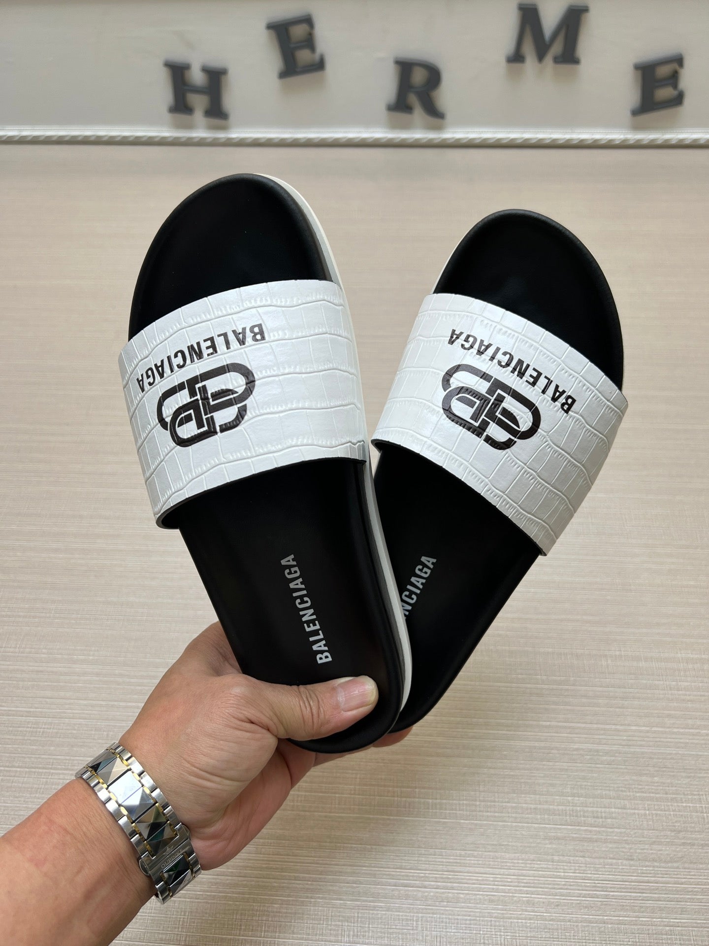 54J99Z   fashion  slippers