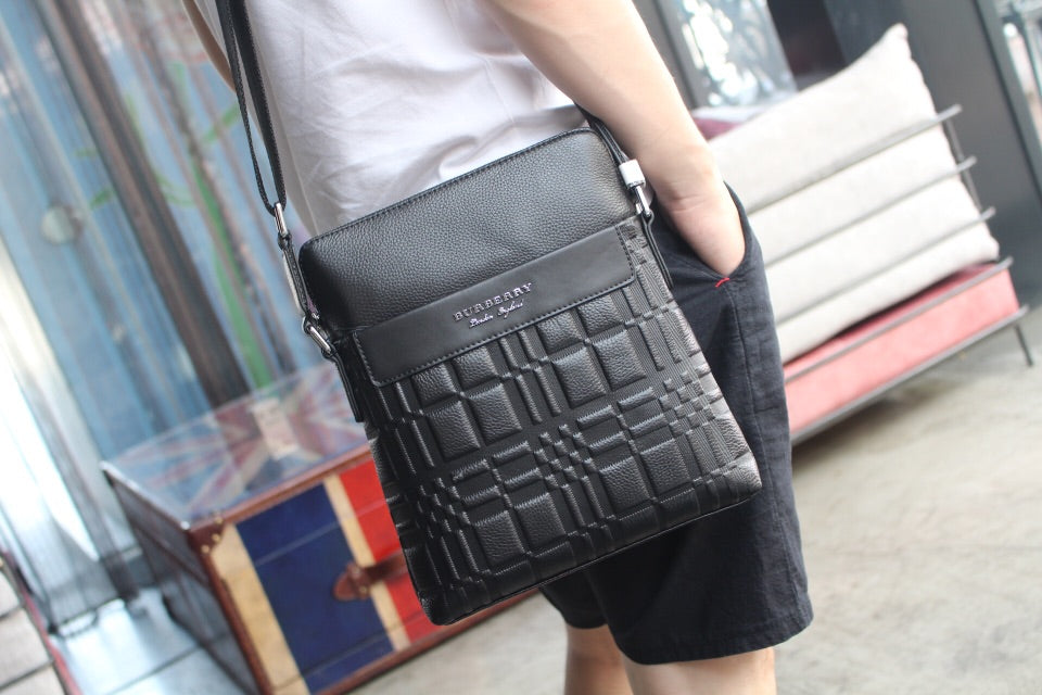 2XR306B  Fashionable leather bag 