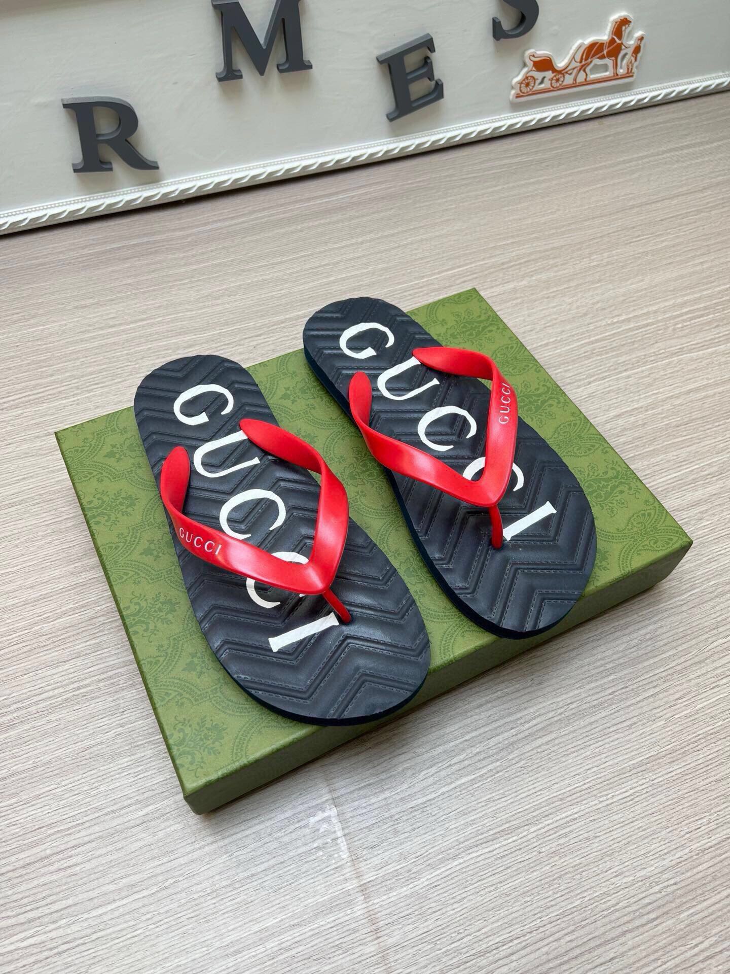 54B39Z   fashion  slippers