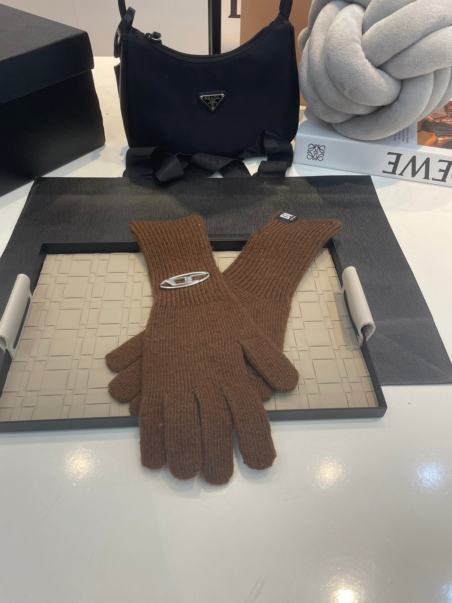 14A54S   Fashion gloves