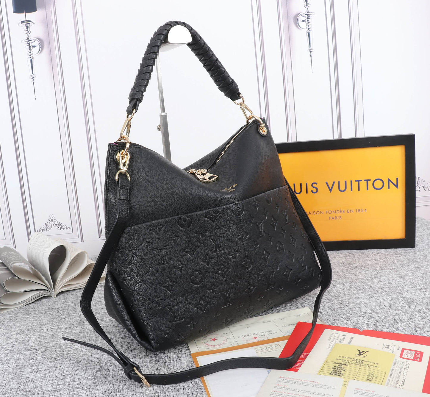 2XE51B  Fashionable leather bag 