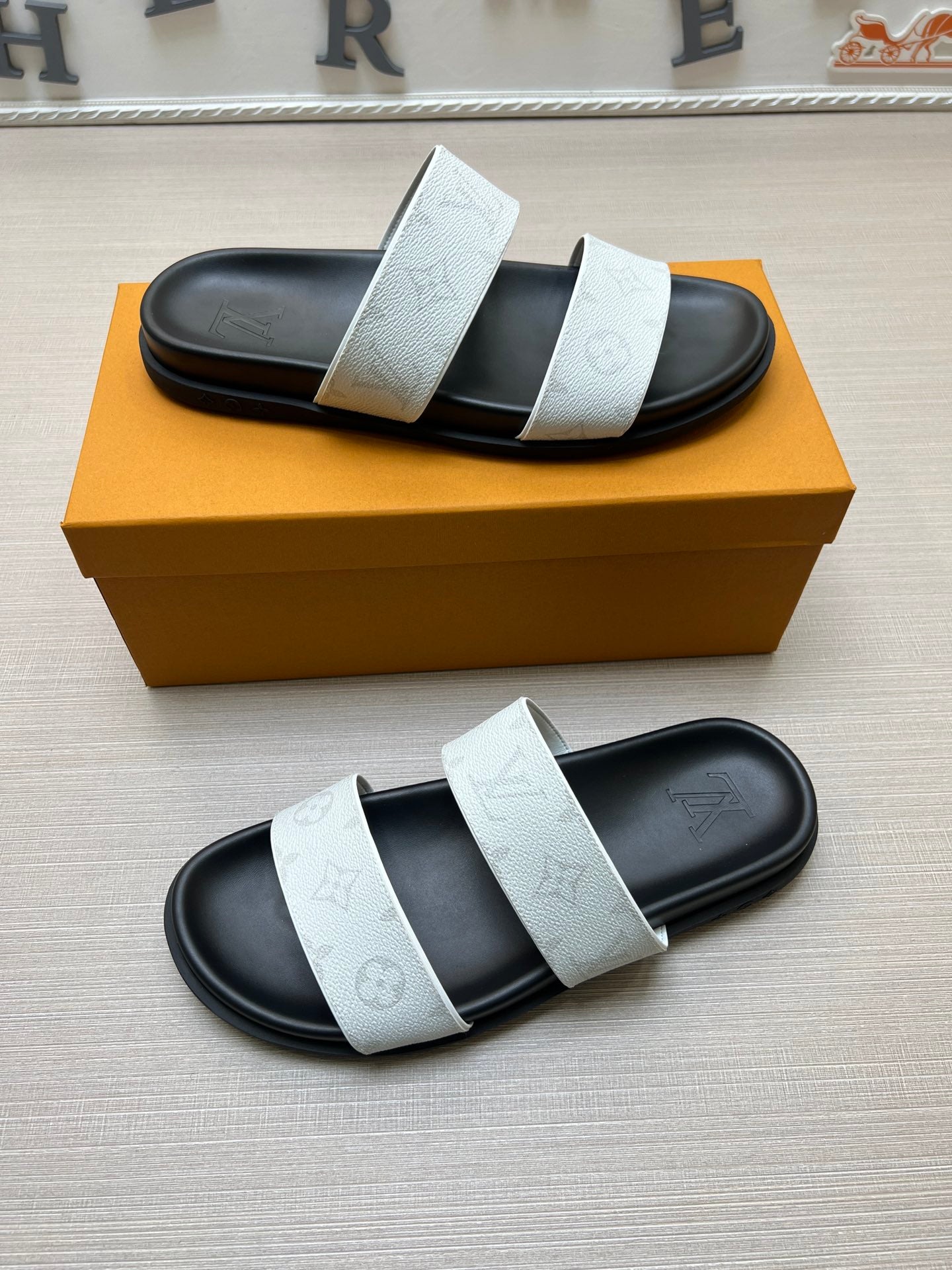 54E58Z  fashion   slippers