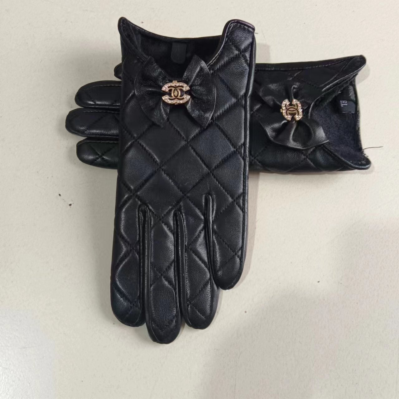 24C86S   Fashion gloves