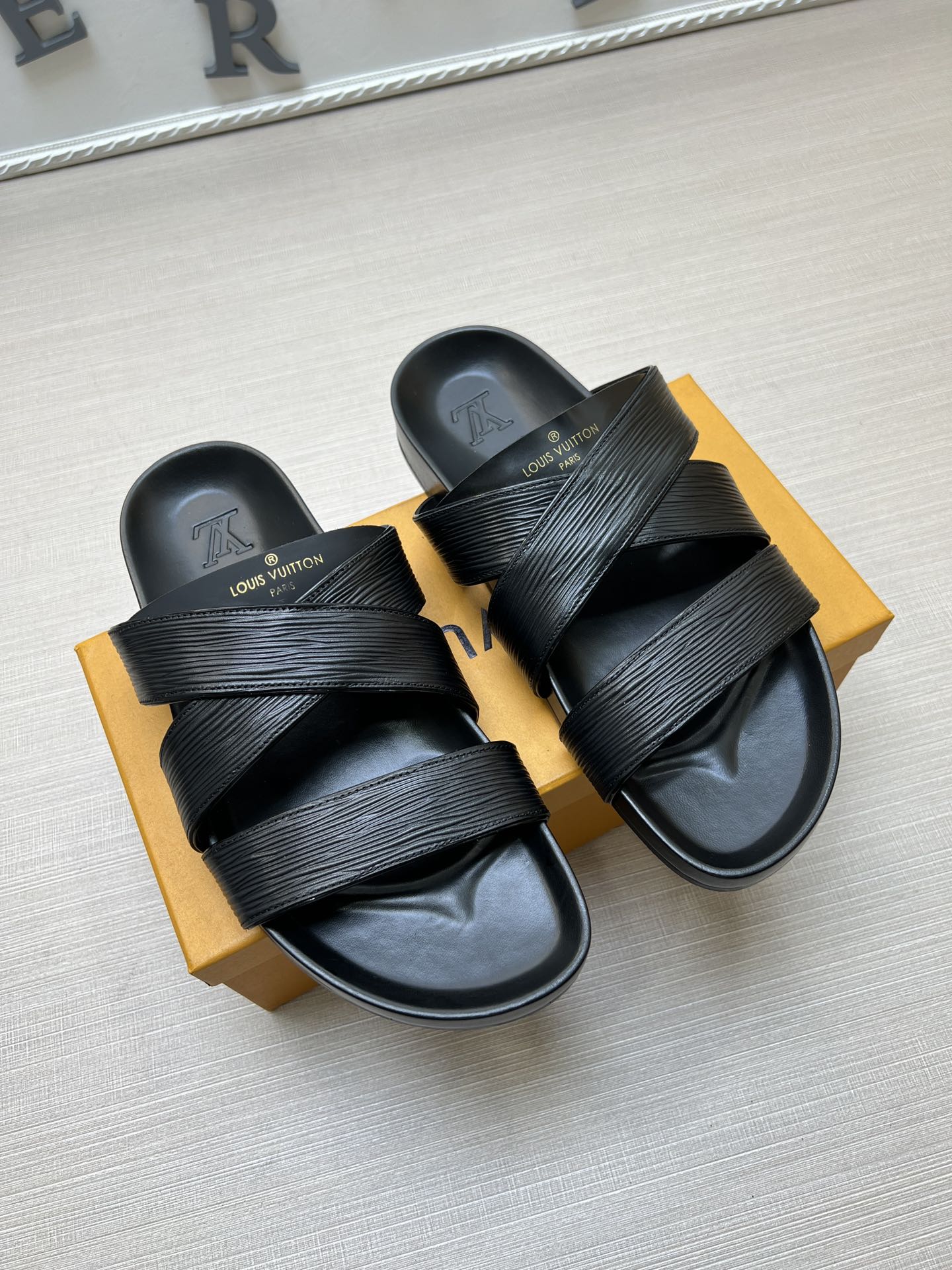 54E89Z   fashion  slippers