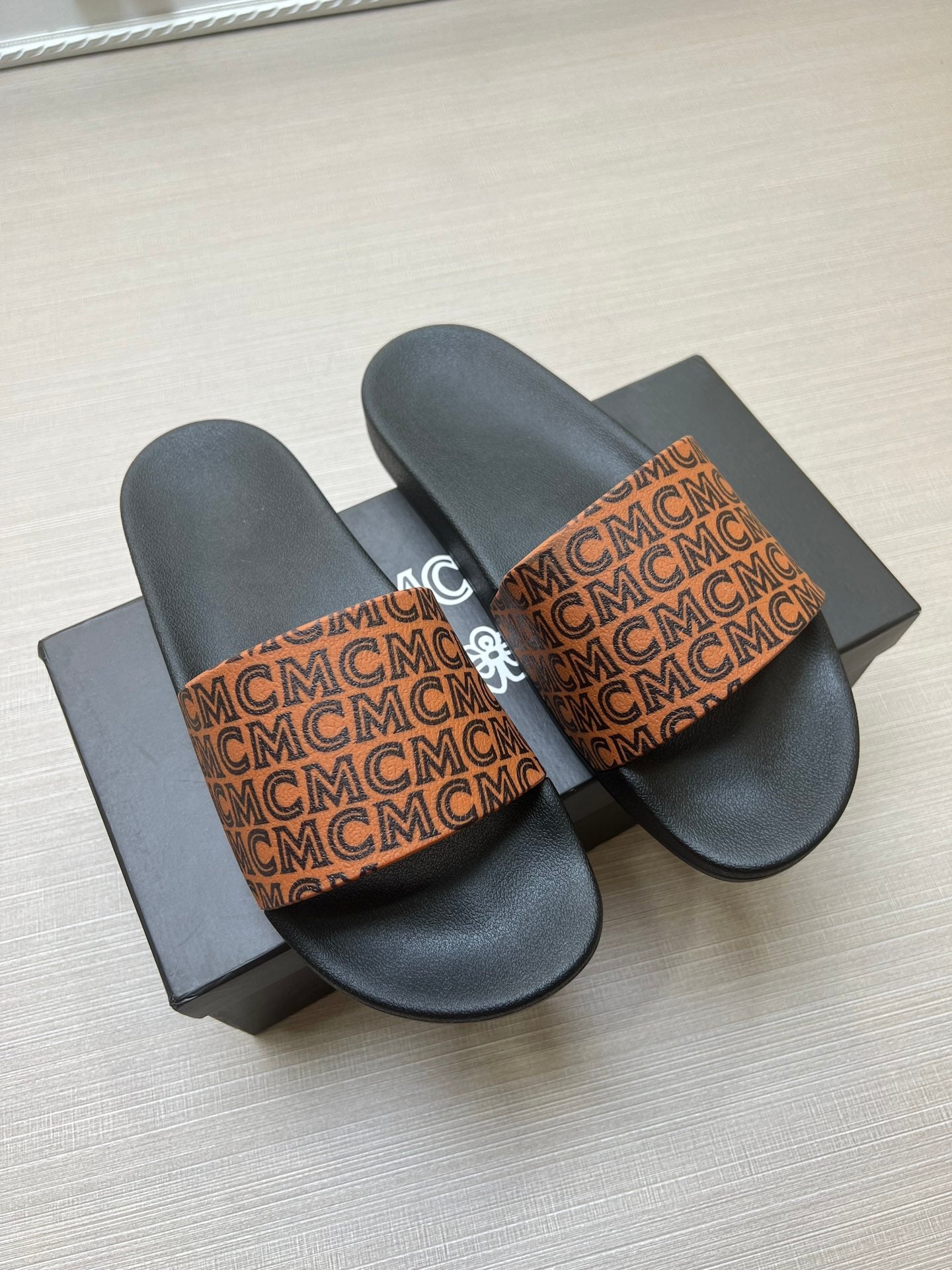 54M45Z   fashion slippers