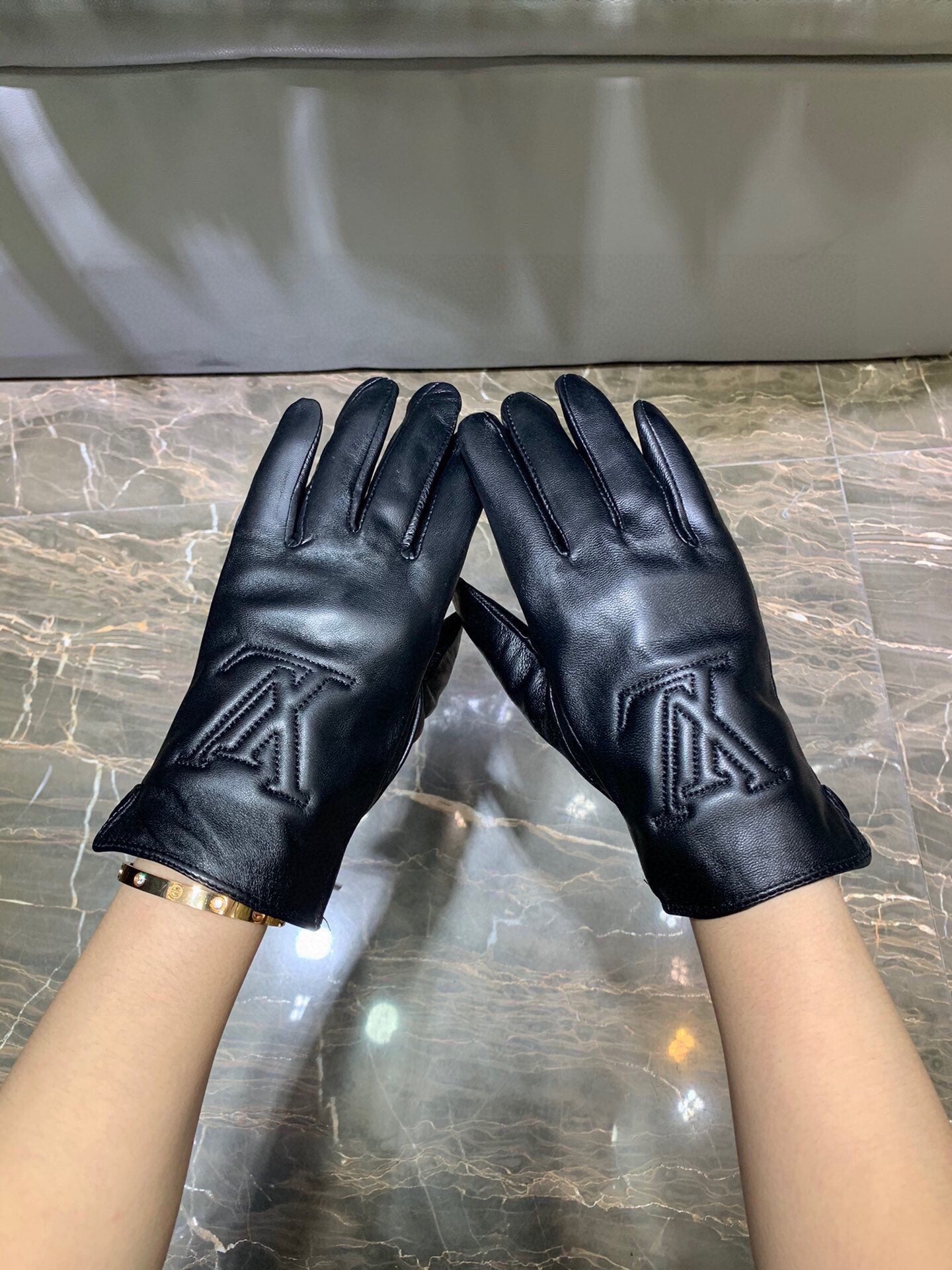 24E97S   Fashion gloves