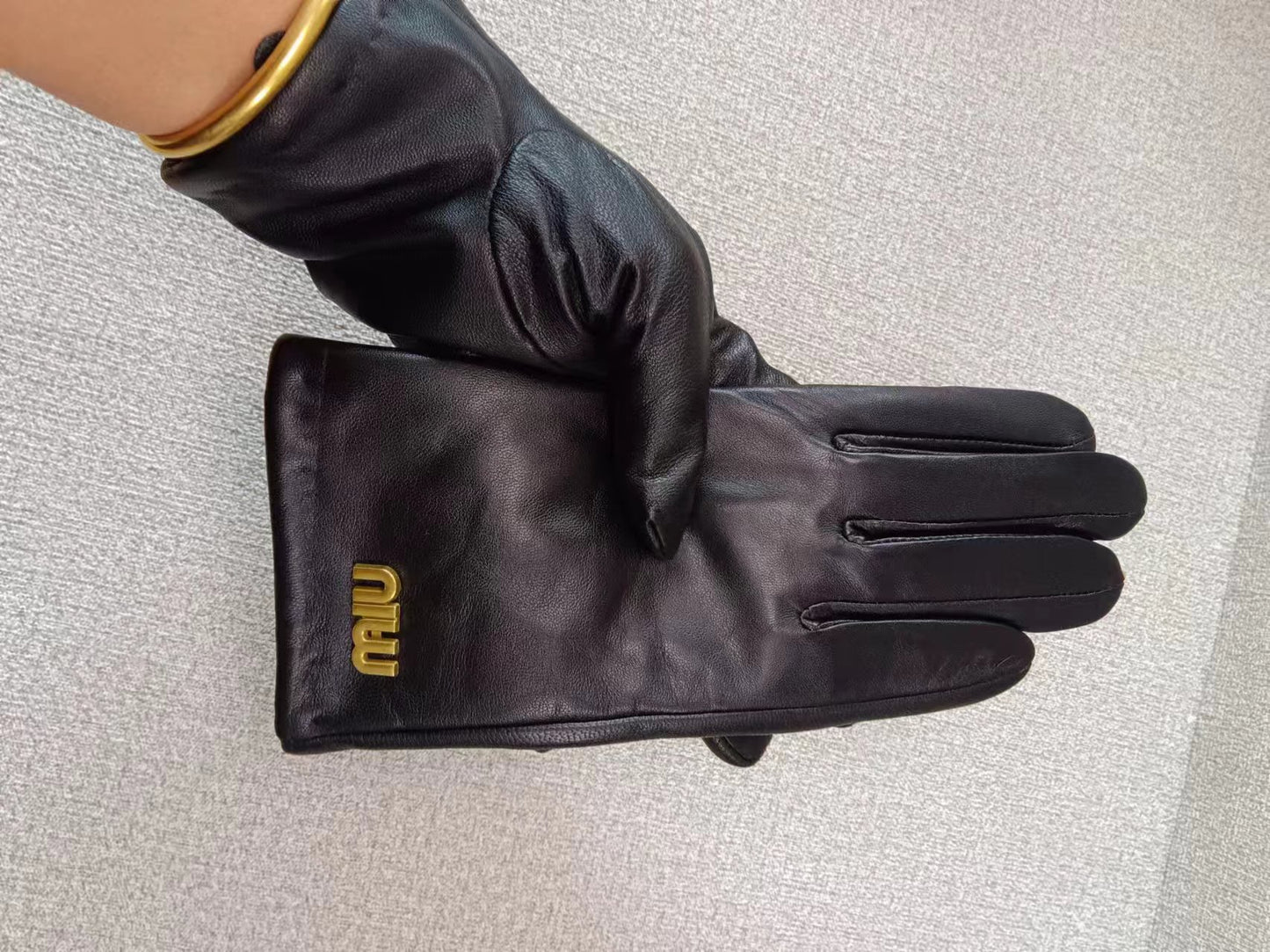 24A108S   Fashion gloves